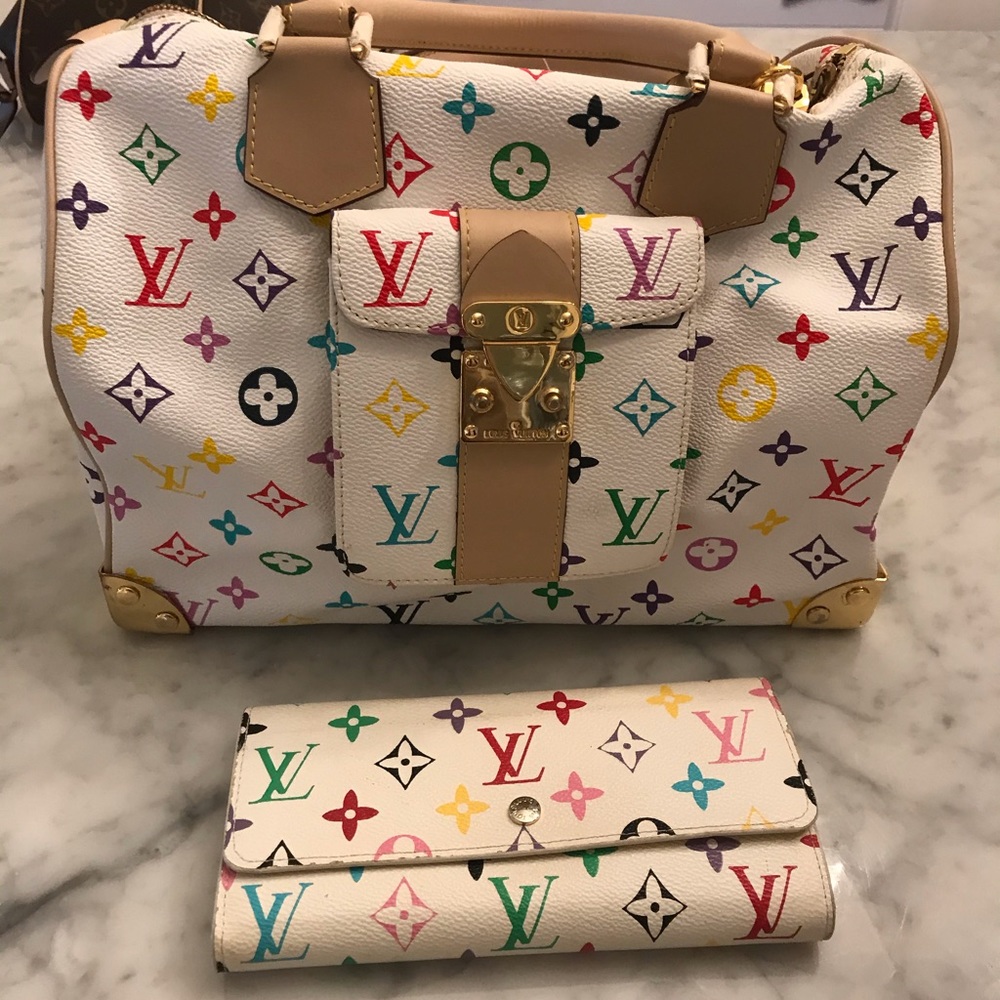 Non authentic Louis purse